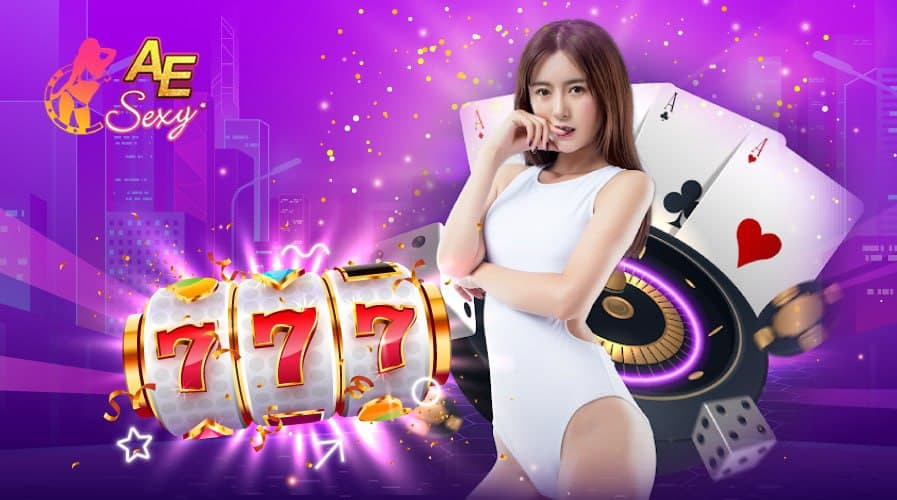 ผู้หญิงใส่ชุดสีขาวสุดเซ็กซี่ที่ล้อมไปด้วยไพ่ในคาสิโน เชิญให้มาร่วมสนุกกันใน บาคาร่าออนไลน์ จากเว็บไซต์ MAYA191